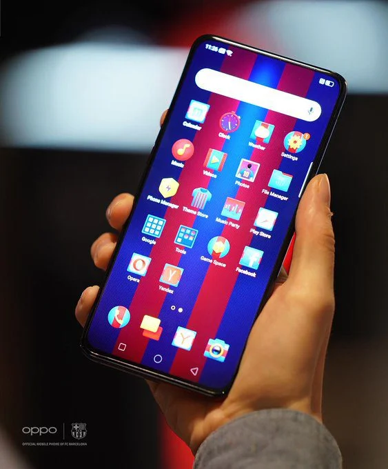OPPO Reno FC Barcelona edition: Special models with striking team emblems and gradient colors 16