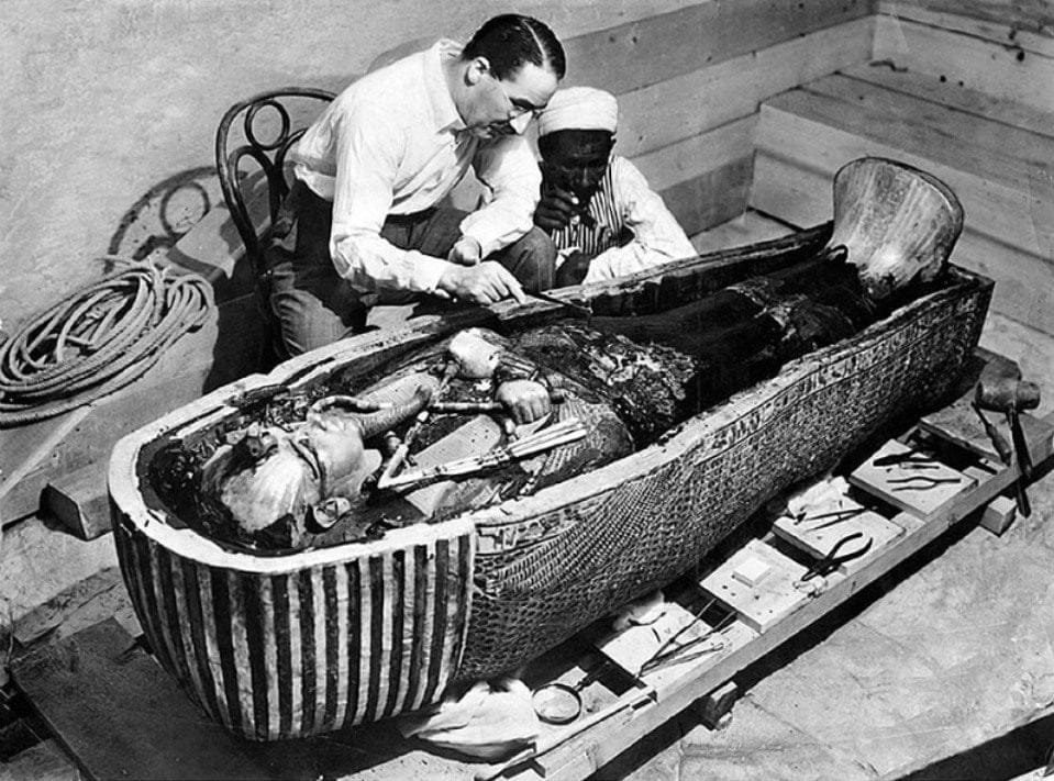 Top 10 curses and the unfortunate victims 9 Tutankhamun-and-its-famous-curse